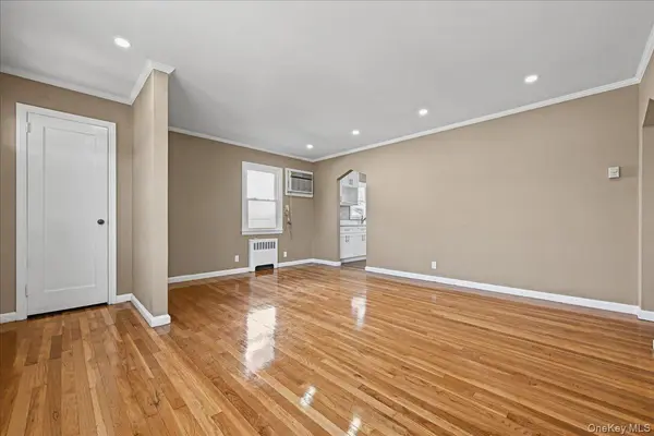 7 High ST, Hicksville, NY 11801