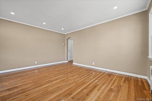 7 High ST, Hicksville, NY 11801