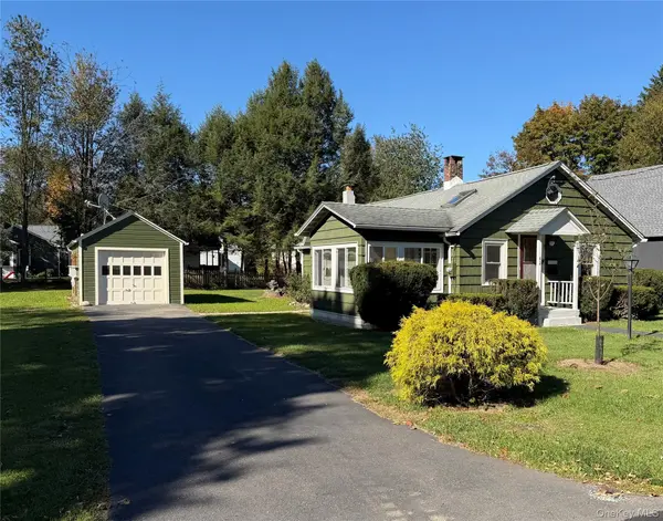 62 Arnett RD, Rhinebeck, NY 12572