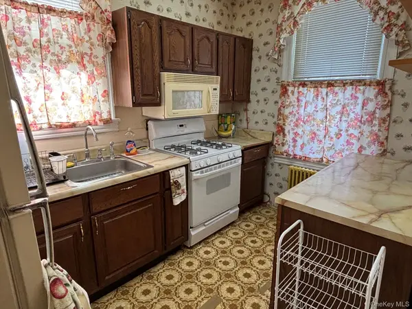 1826 120th ST, College Point, NY 11356