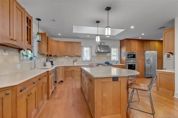 13 Vista WAY, Port Washington, NY 11050
