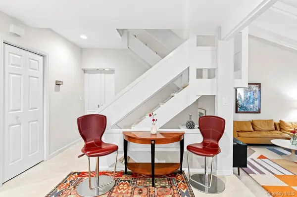 73 Gingerbread LN, East Hampton, NY 11937