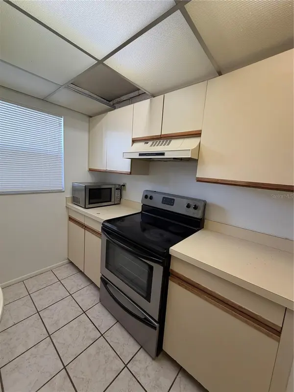 8151 HEATHERWOOD DR #111, Seminole, FL 33777