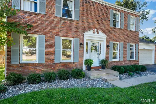 2358 Sportsmen Hill DR, Chesterfield, MO 63017