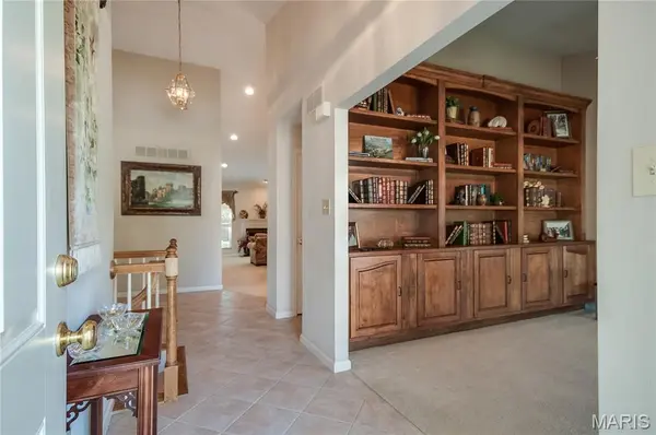 1360 Kensington Way DR, Ellisville, MO 63011