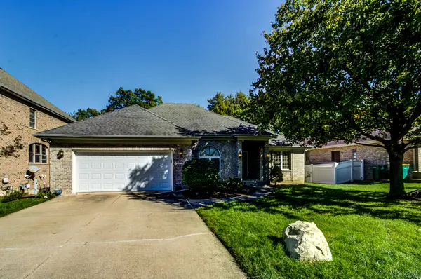 913 East ST, Lemont, IL 60439