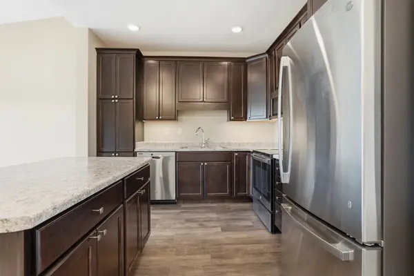 2592 Middle RD #317, Bettendorf, IA 52722