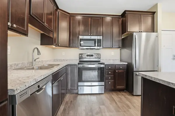 2592 Middle RD #317, Bettendorf, IA 52722