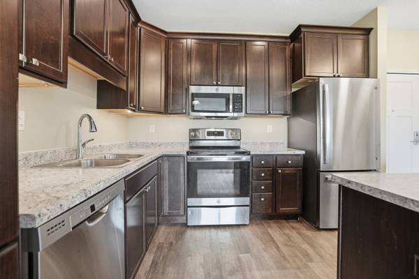 2592 Middle RD #317, Bettendorf, IA 52722