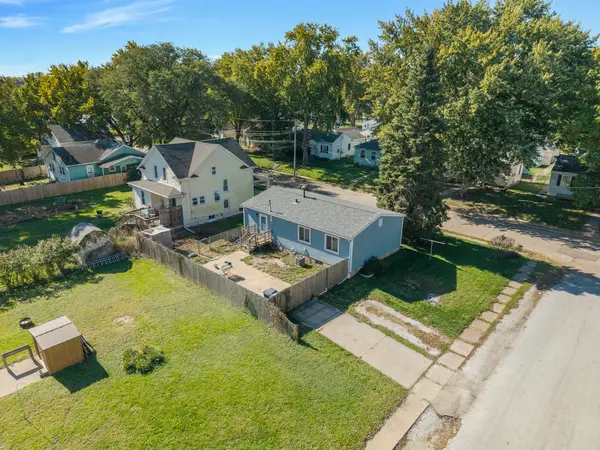 705 S Fairmount ST, Davenport, IA 52802