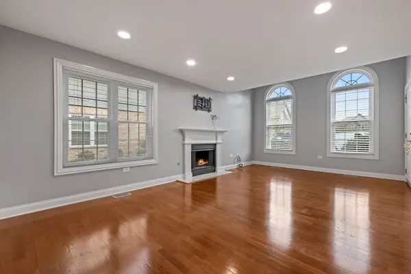 43 Foxcroft RD #119, Naperville, IL 60565