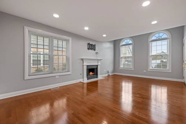 43 Foxcroft RD #119, Naperville, IL 60565