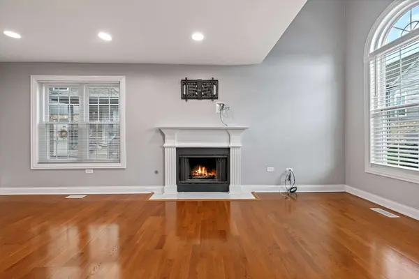 43 Foxcroft RD #119, Naperville, IL 60565