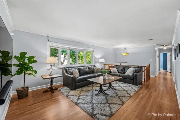 1205 E Patten DR, Palatine, IL 60074