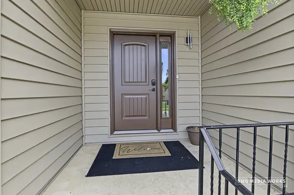 466 Laura CT, Naperville, IL 60563