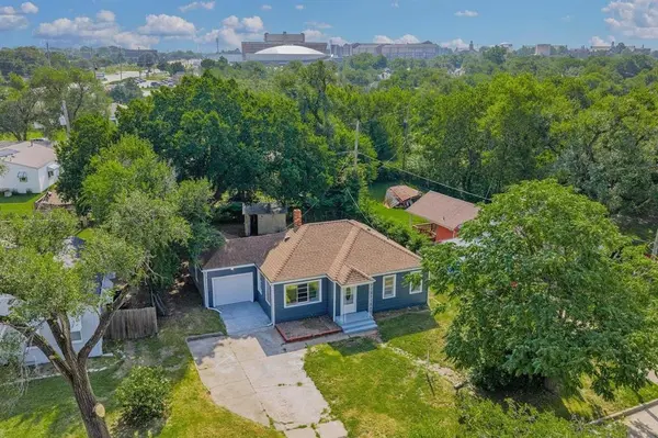 2122 N Erie Ave, Wichita, KS 67214