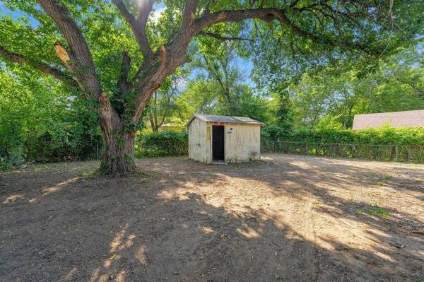 2122 N Erie Ave, Wichita, KS 67214