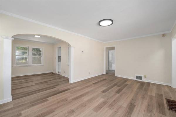 2122 N Erie Ave, Wichita, KS 67214