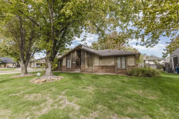 2332 N Bromfield Cir, Wichita, KS 67226