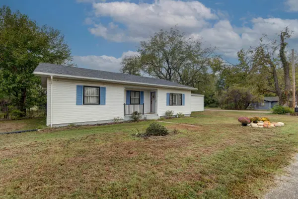 718 W Woodbine RD, Ash Grove, MO 65604