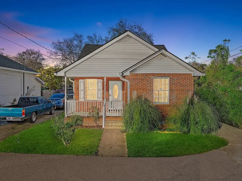 809 N DuPont Ave, Madison, TN 37115