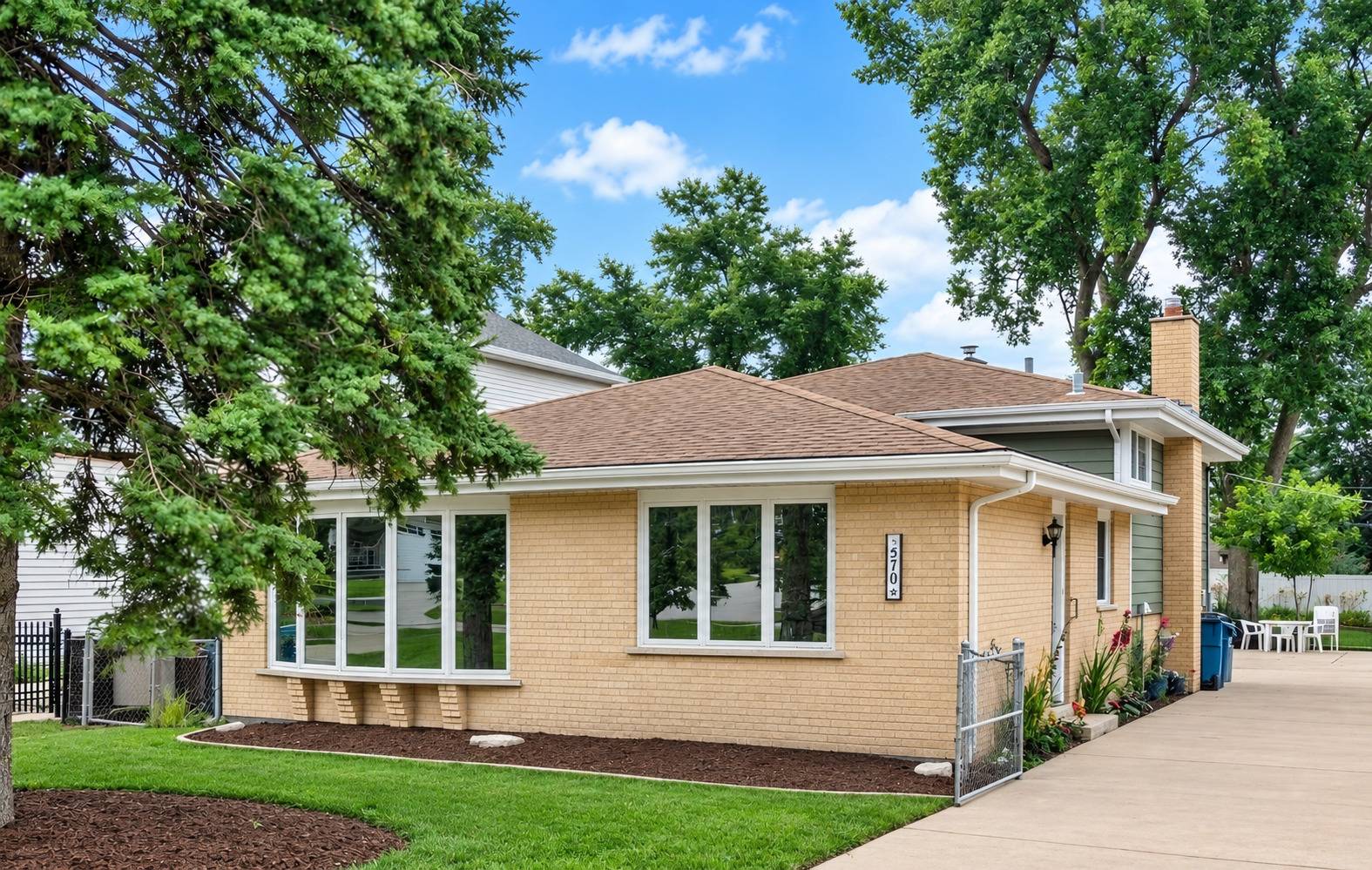 570 W Crockett AVE, Elmhurst, IL 60126