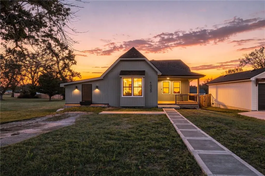 1025 Chestnut AVE, Osawatomie, KS 66064