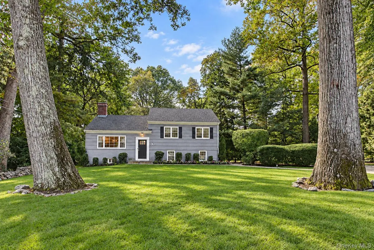 30 Woodland DR, Rye Brook, NY 10573