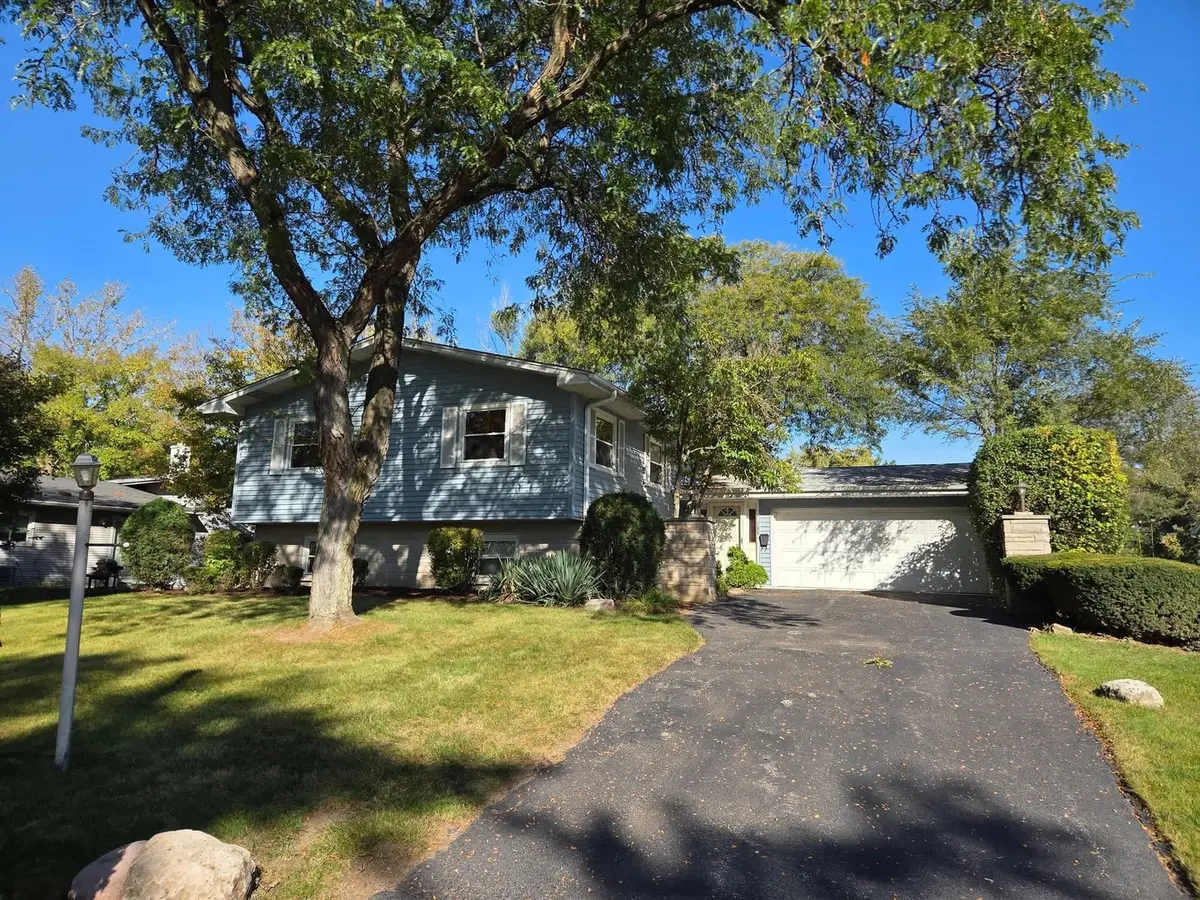 568 59th ST, Lisle, IL 60532