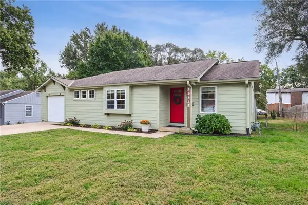 10921 W 64th TER, Shawnee, KS 66203