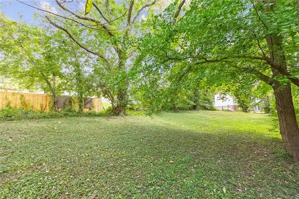 2912 NE 37th ST, Kansas City, MO 64117