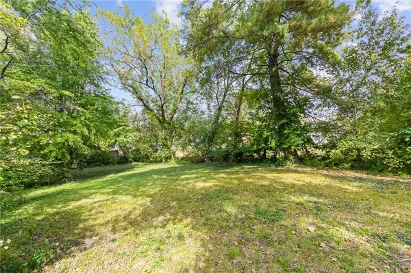 2912 NE 37th ST, Kansas City, MO 64117