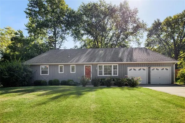 7601 Russell ST, Prairie Village, KS 66204