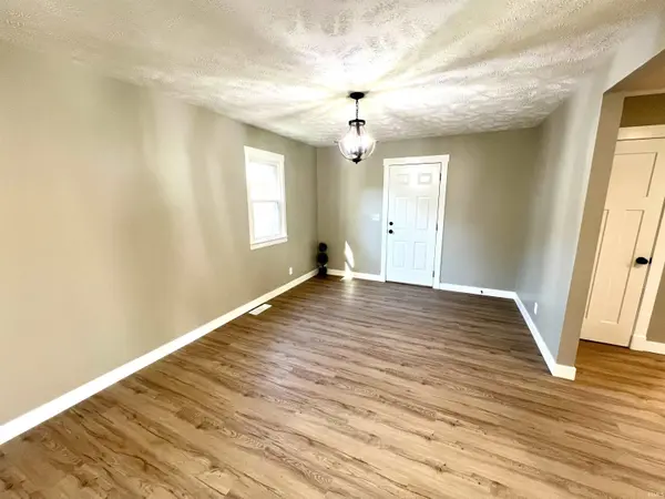 614 E Division ST, Boonville, IN 47601