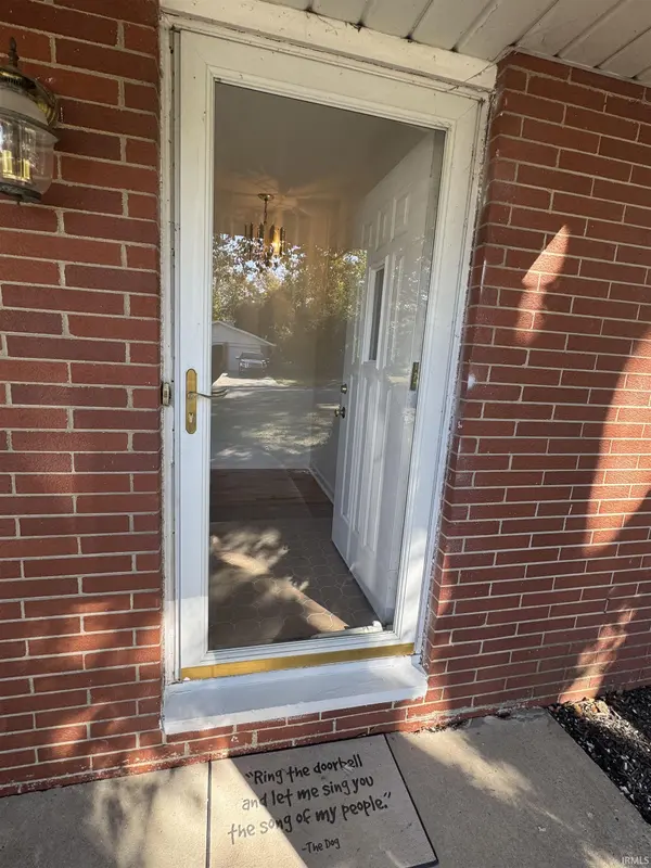 1302 N Briar RD, Muncie, IN 47304-7302