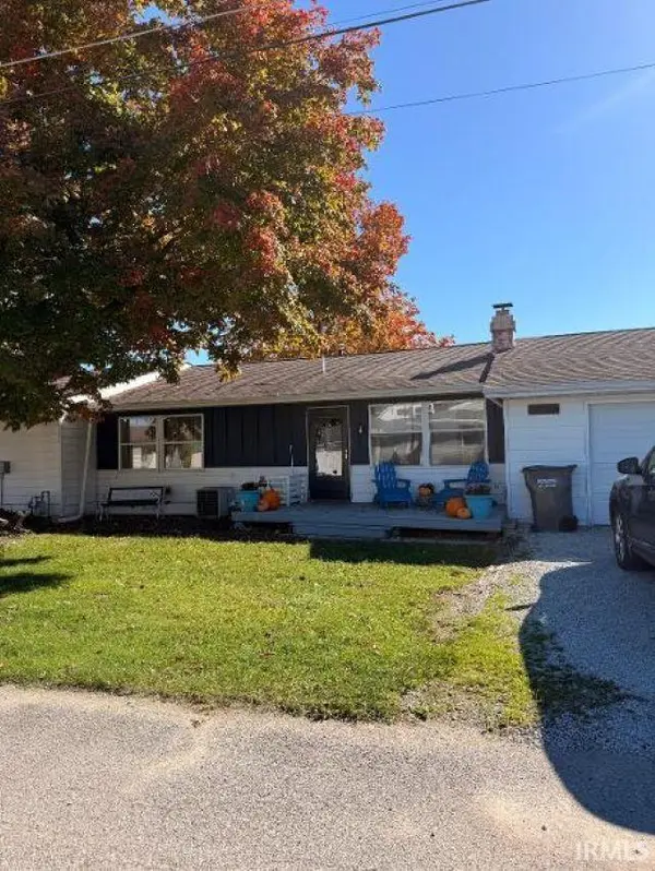 8235 E Debra DR, Syracuse, IN 46567