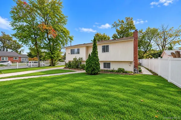 100 Pioxi ST, Copiague, NY 11726