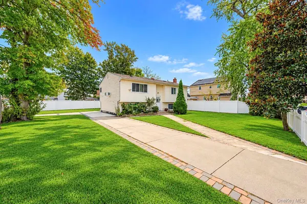 100 Pioxi ST, Copiague, NY 11726