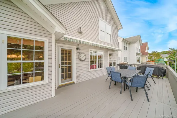 66 Kate CIR, Middle Island, NY 11953