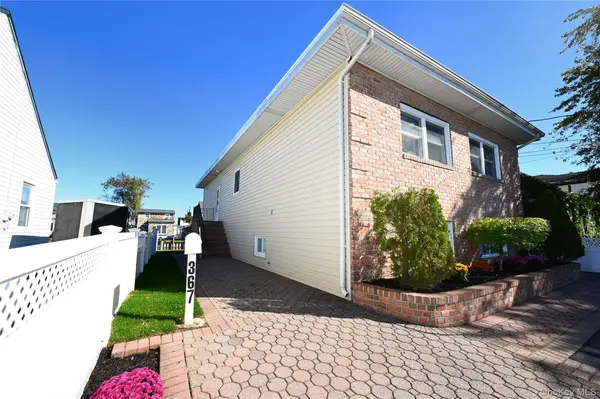 367 West DR, Copiague, NY 11726