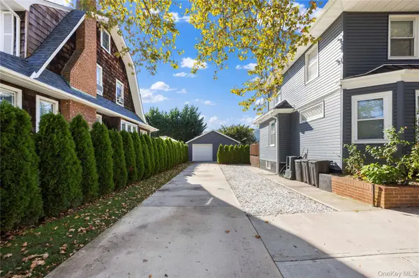 61 1st ST, East Rockaway, NY 11518