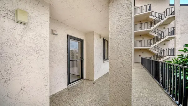 6287 MIDNIGHT PASS RD #103, Sarasota, FL 34242