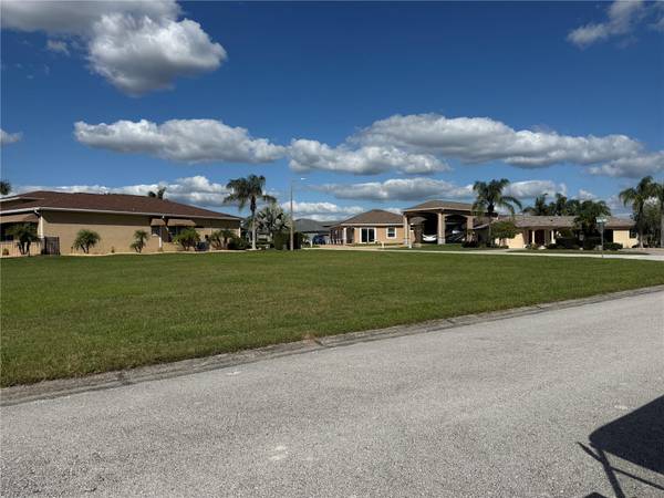 555 MEANDERING WAY, Polk City, FL 33868