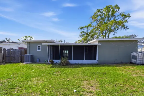 8609 CHINABERRY DR, Tampa, FL 33637