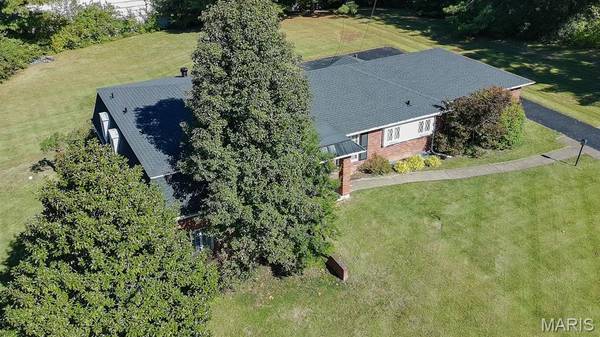 11631 Fallbrook DR, Town And Country, MO 63131