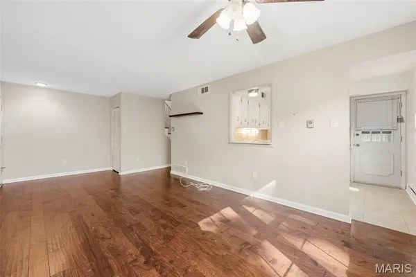 1722 Herault PL #B, St Louis, MO 63125