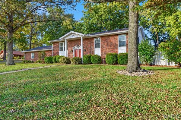 219 Brookside LN, Ballwin, MO 63021