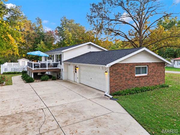 219 Brookside LN, Ballwin, MO 63021