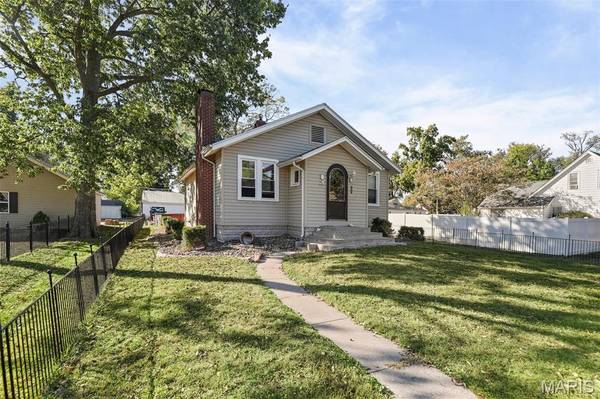 851 10th ST, Carlyle, IL 62231