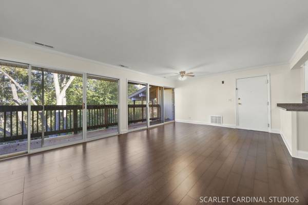 5805 Oakwood DR #E, Lisle, IL 60532